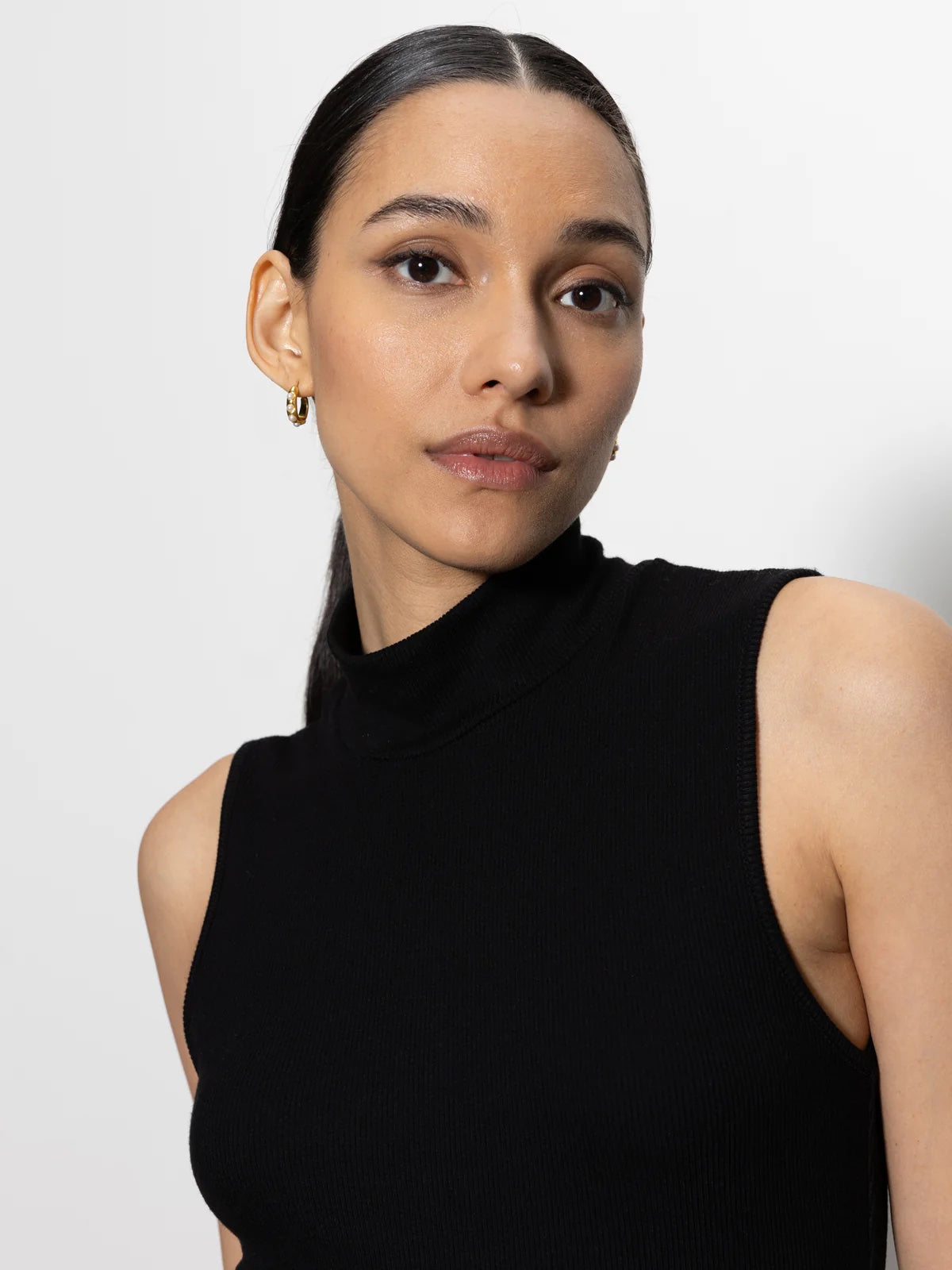 Essential Sleeveless Mock Neck - Black