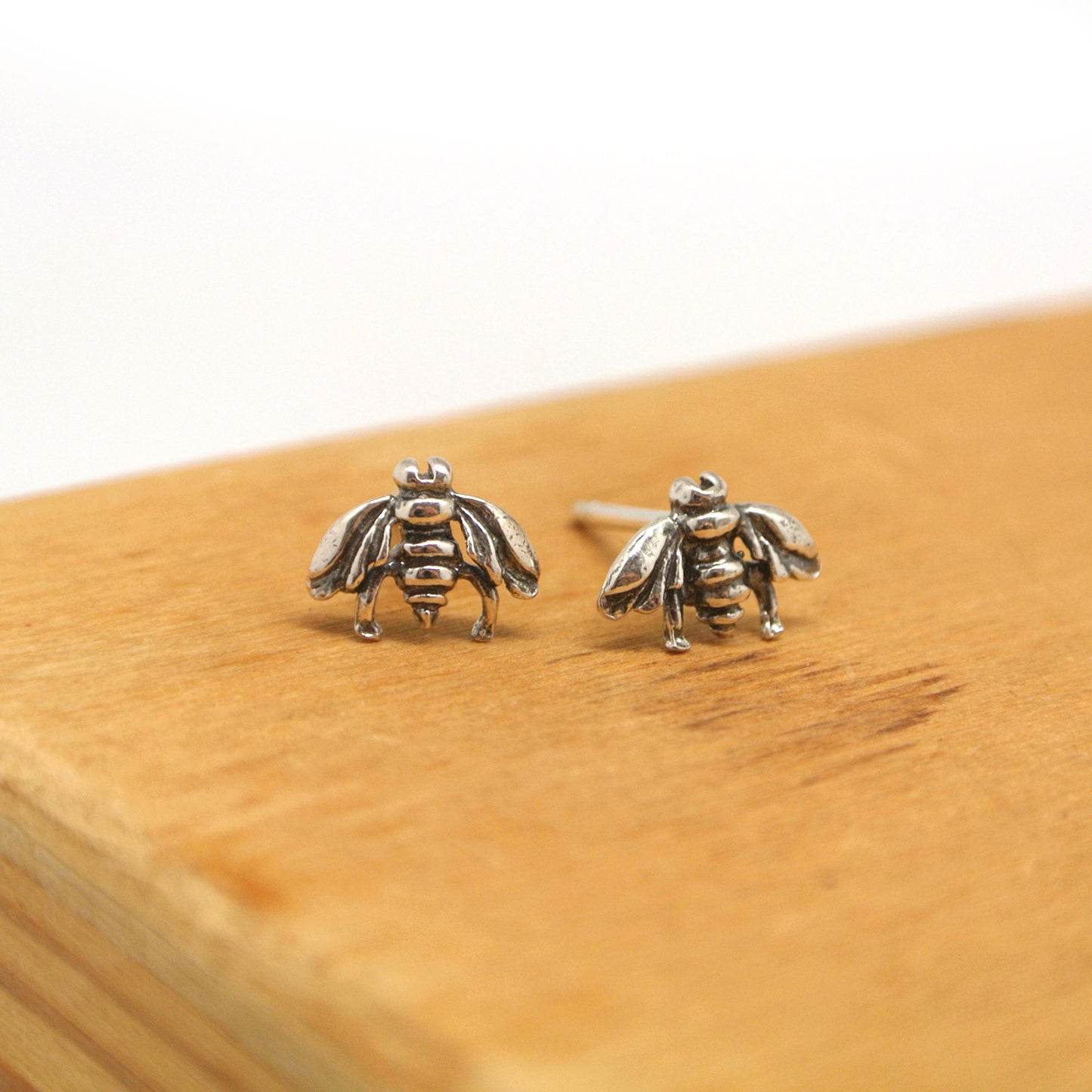 twang and pearl sterlin silver stud animals bees