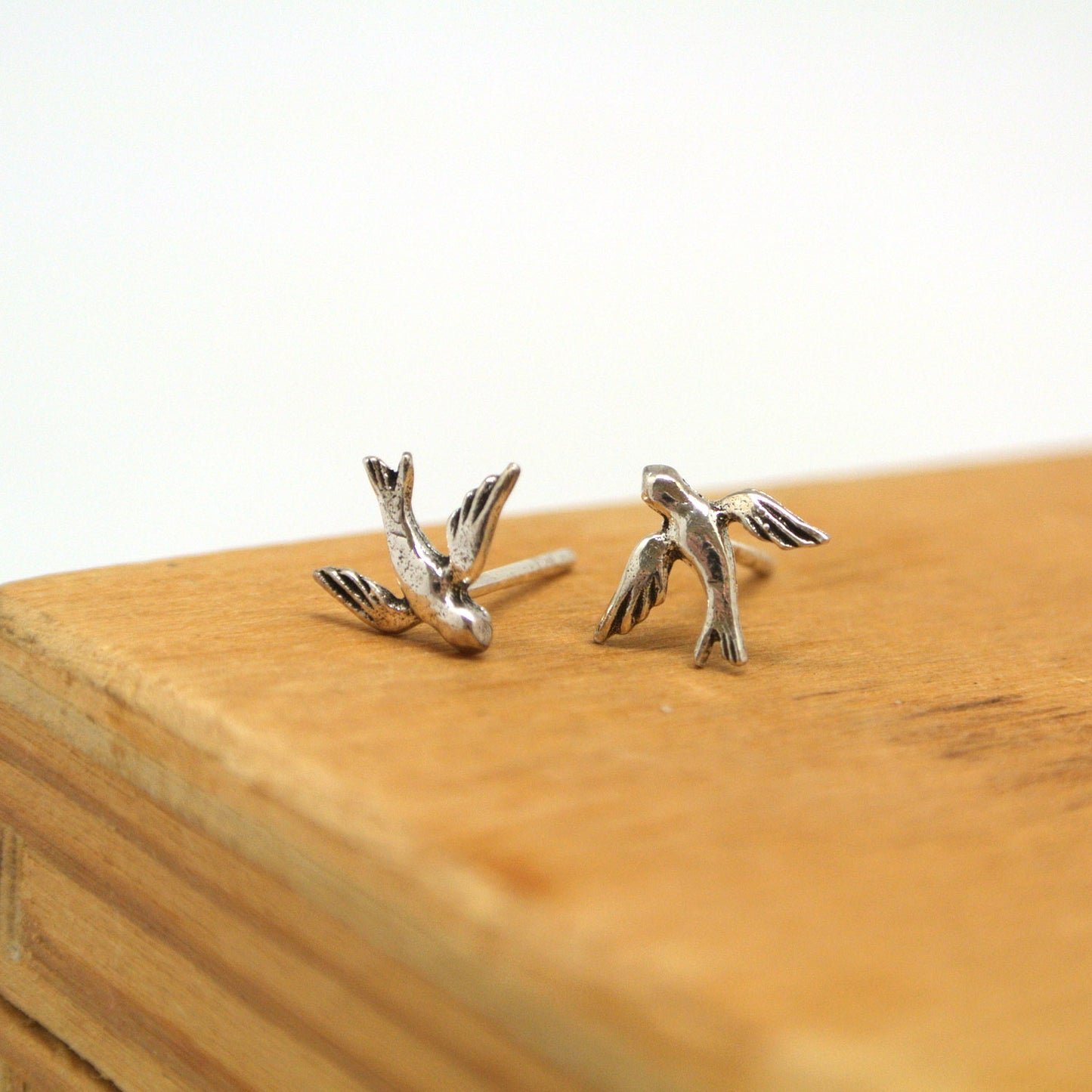 twang and pearl sterlin silver stud animals dove