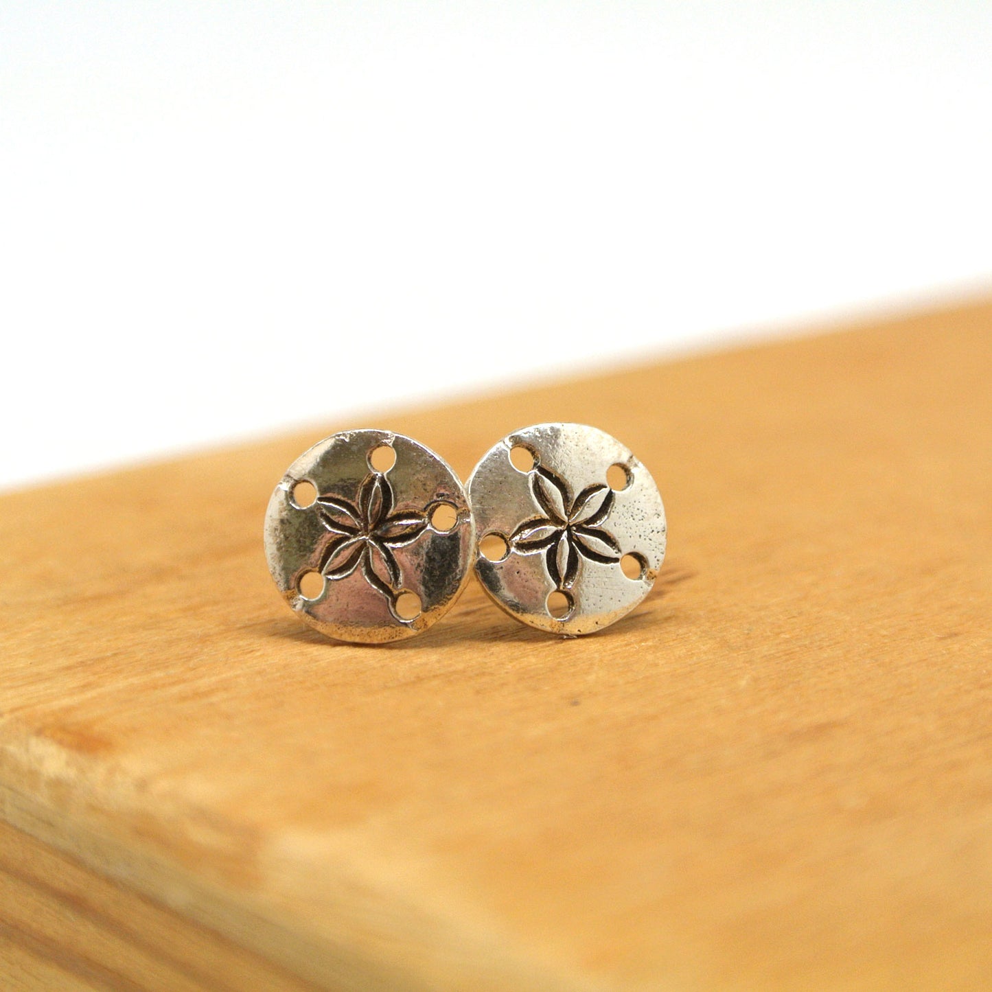 twang and pearl sterlin silver stud beach sand dollar