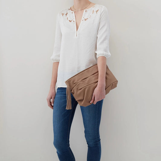 Hobo Clutch Brave Taupe | Soft Hide Leather