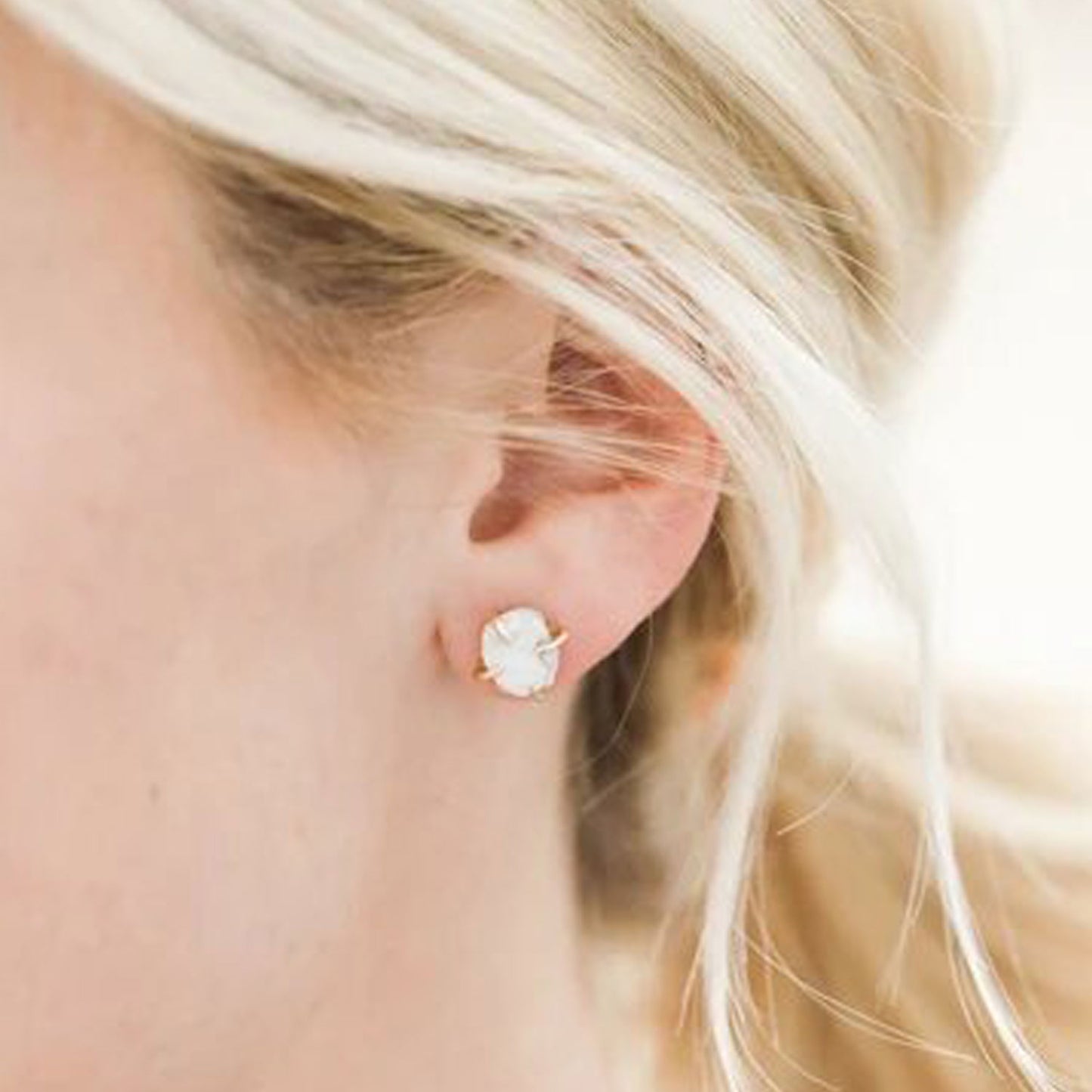 JaxKelly Stud Earring Howlite Prongs