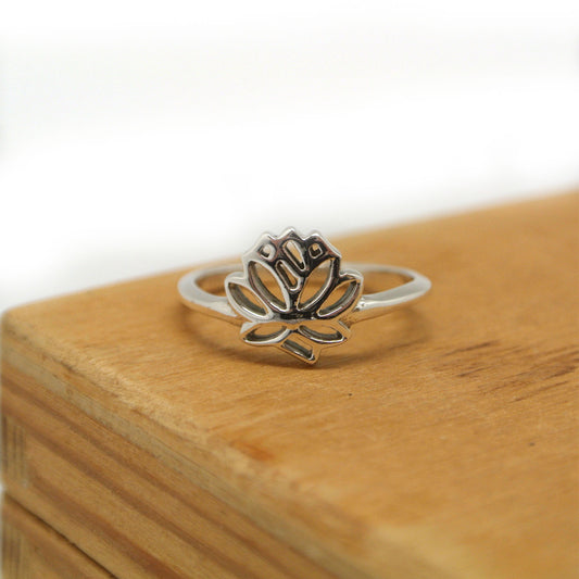 twang and pearl sterling lotus ring