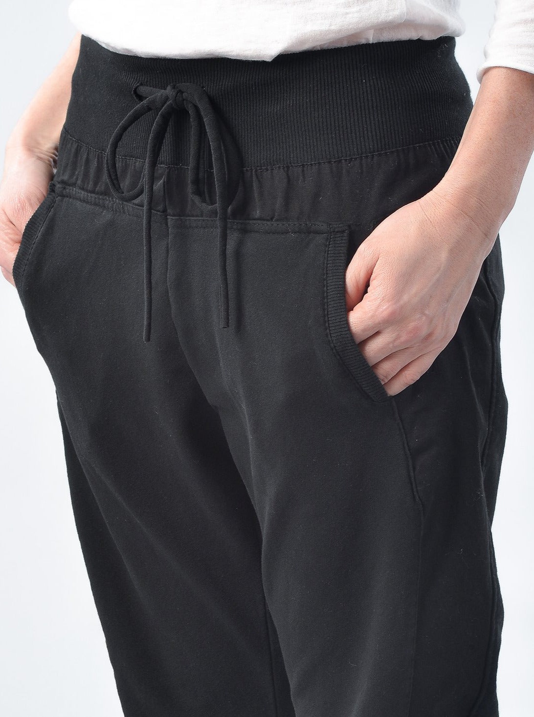 Suzy D Ultimate Joggers Cotton Joggers Made in Italy | Black