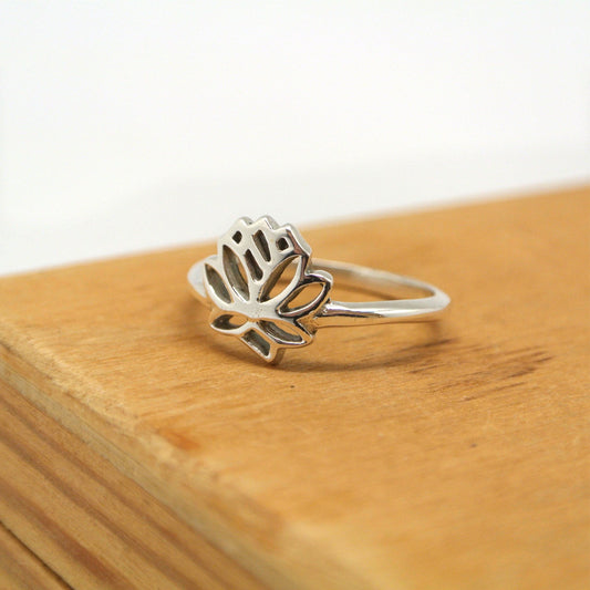twang and pearl sterling lotus ring
