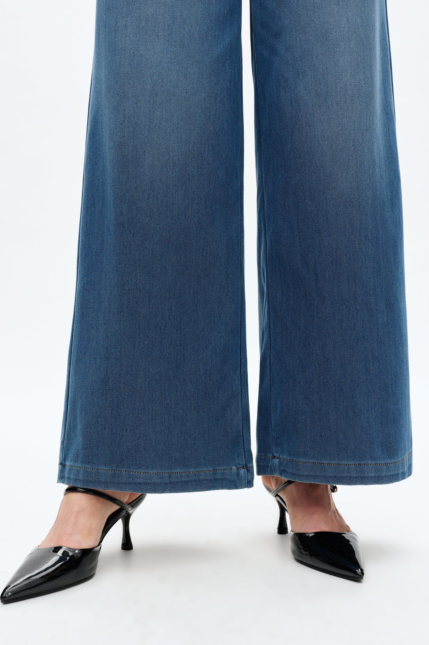High Rise Wide Leg Jeans - Medium Blue