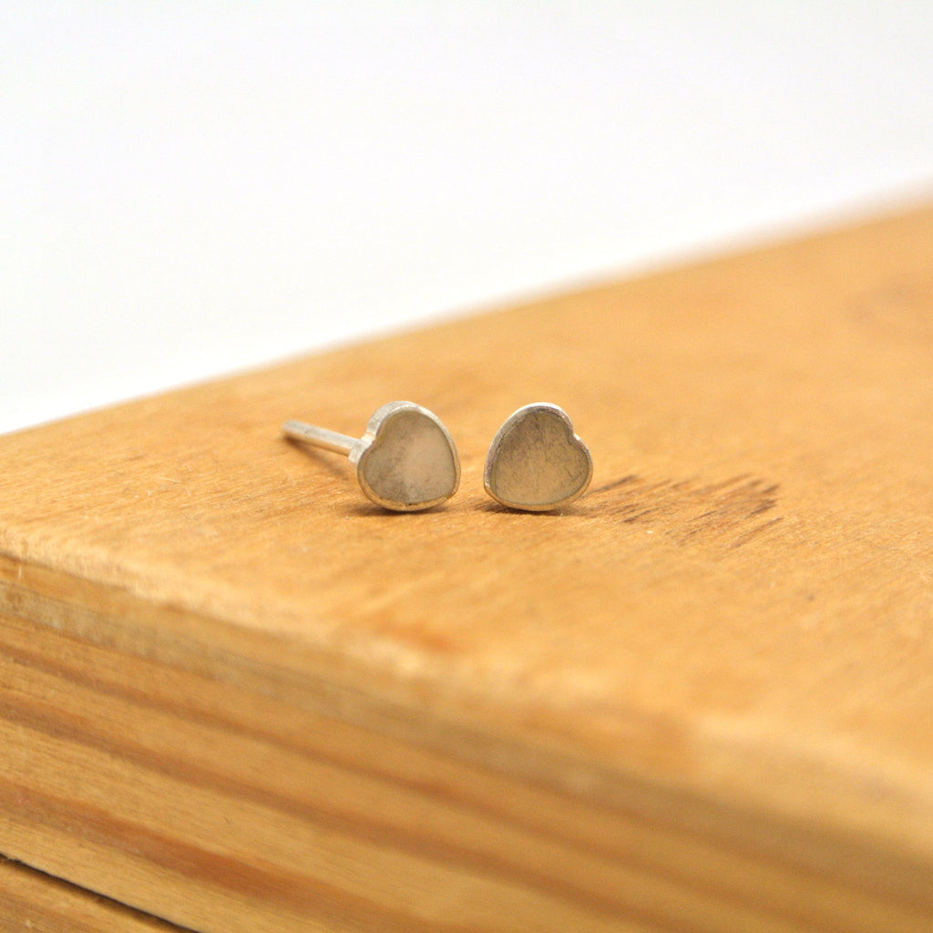 twang and pearl sterling silver studs hearts shell grey