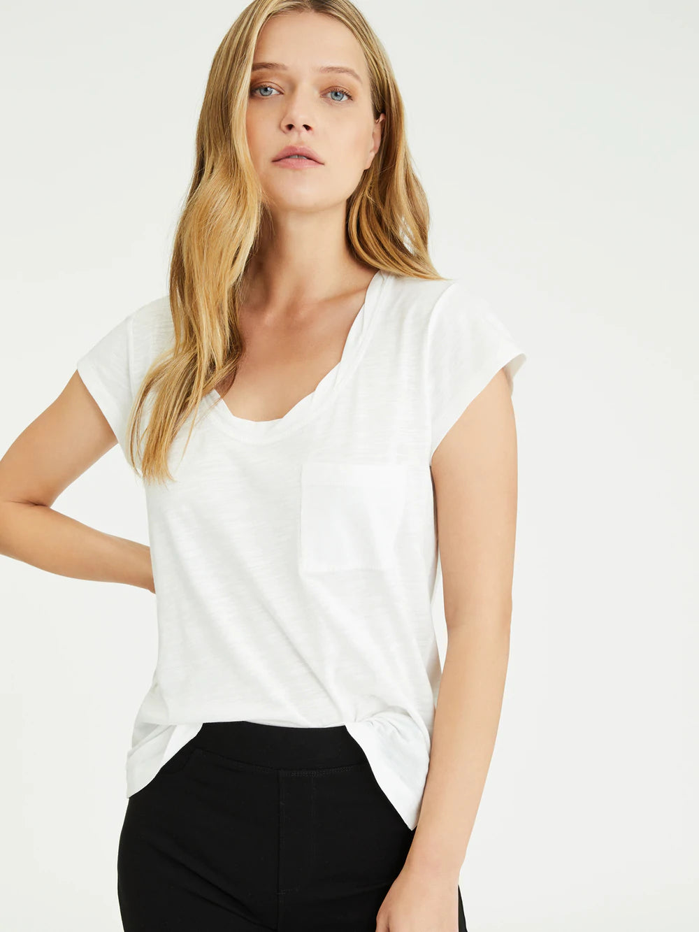 Sanctuary Traveler Twist Tee White | Designed in the USA